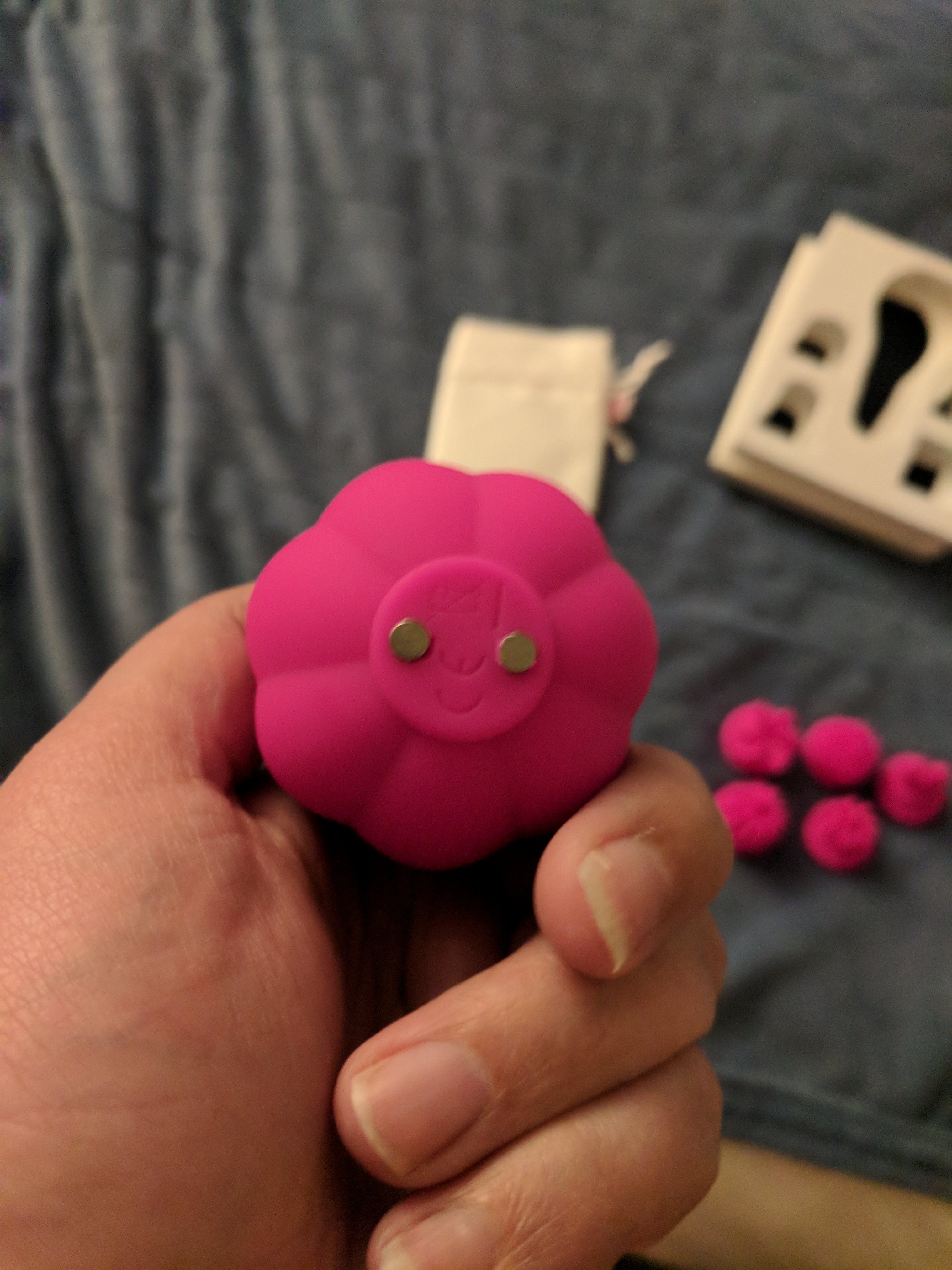 Caress magnetic charger attachment, two dots on the top of the bulb