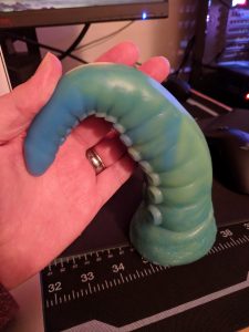 Bendable tentacle dildo