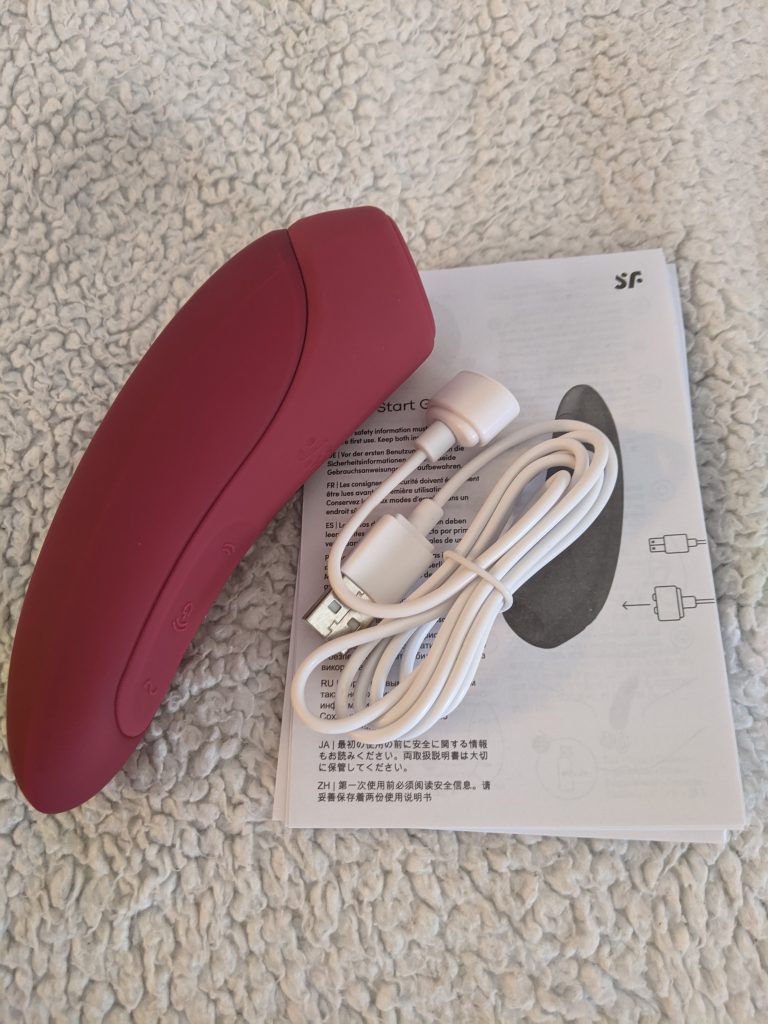 Satisfyer Curvy 1+ with manual and charger