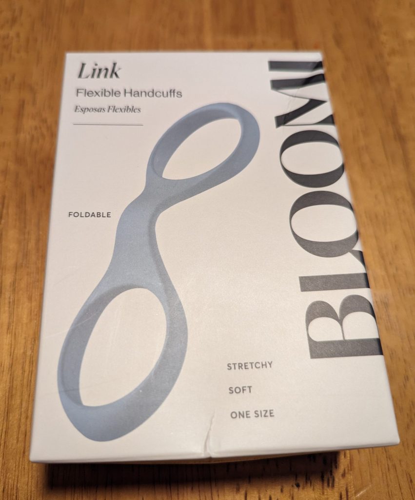 Bloomi link handcuffs outer box with image of the product