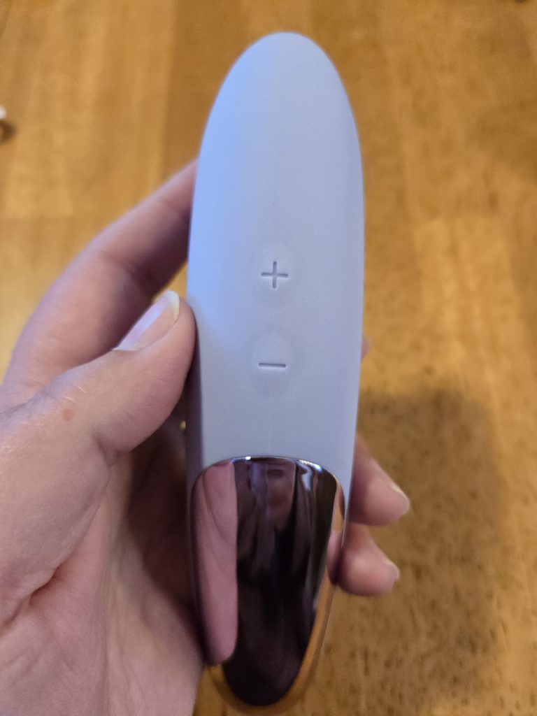 Arc on back with buttons